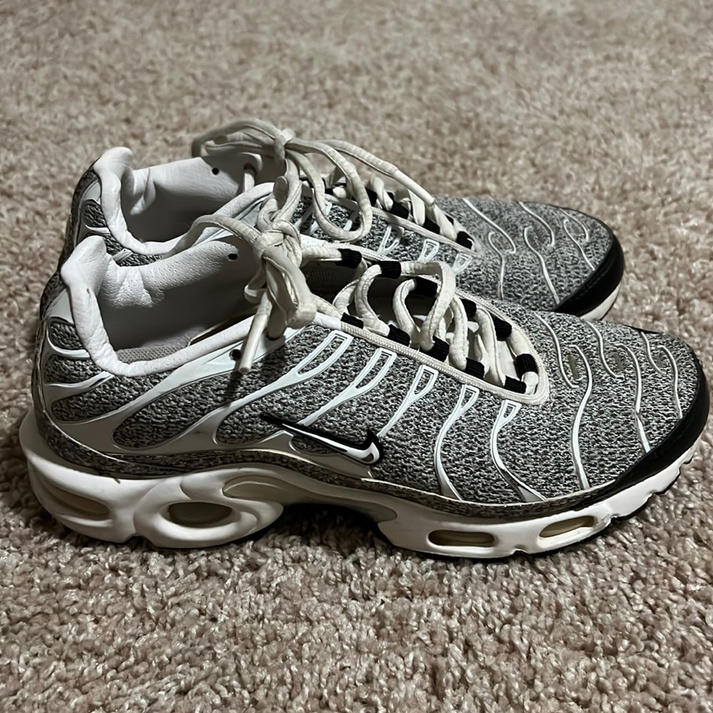 Nike Air Max Plus (Size 6.5)